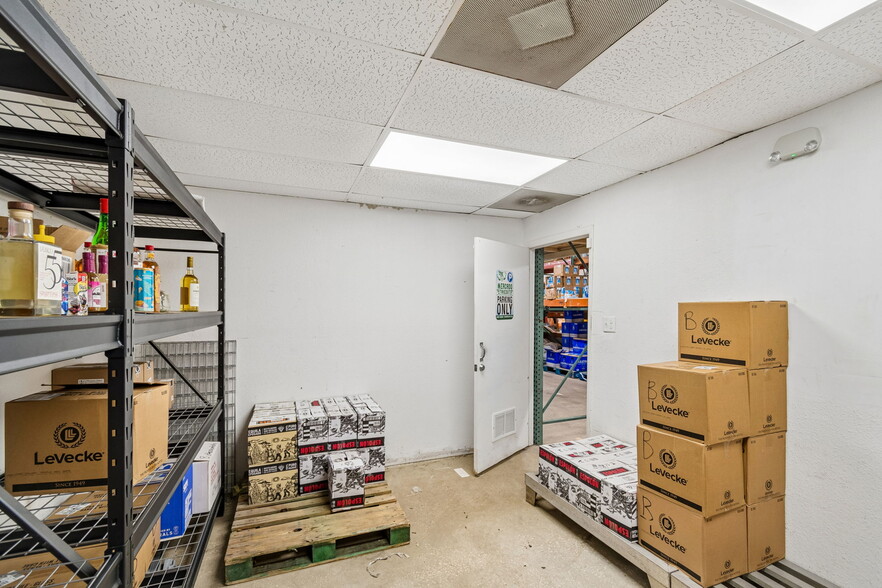More Photos Of 4633 N 28th St, Saint Petersburg Warehouse For Sale