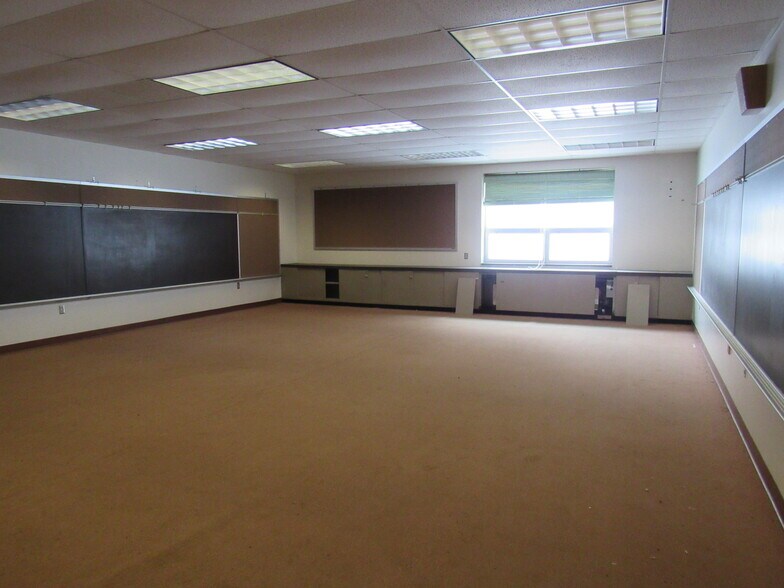 More Photos Of 201 Hoovertown Rd, Penfield Flex For Sale