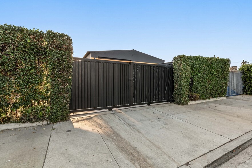 More Photos Of 15131 Illinois Ave, Paramount Warehouse For Sale