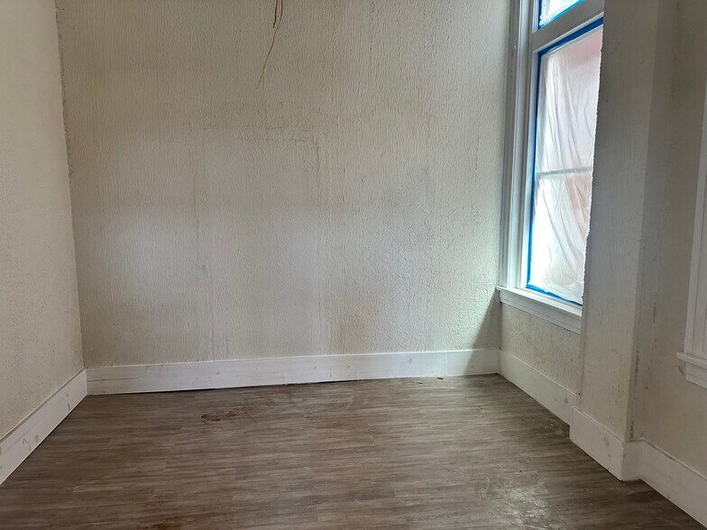 More Photos Of 31-33 E 2nd St, Manchester Storefront Retail Residential For Sale