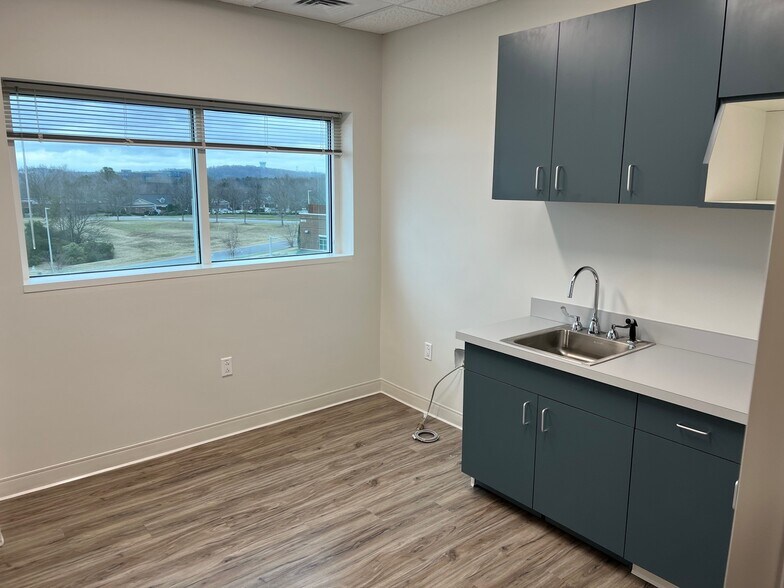 More Photos Of 8401 Medical Plaza Dr, Charlotte Medical For Lease