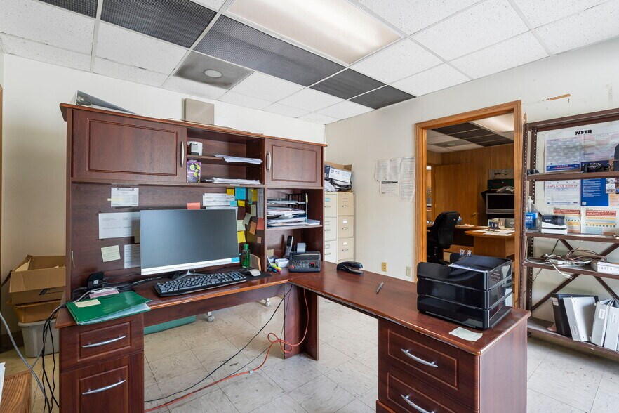 More Photos Of 5410 S Daniel St, Battlefield Manufacturing For Sale