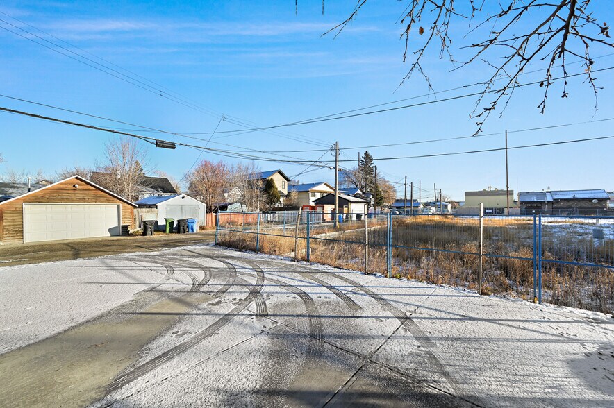 More Photos Of 132 17 Avenue NW, Calgary Office For Sale