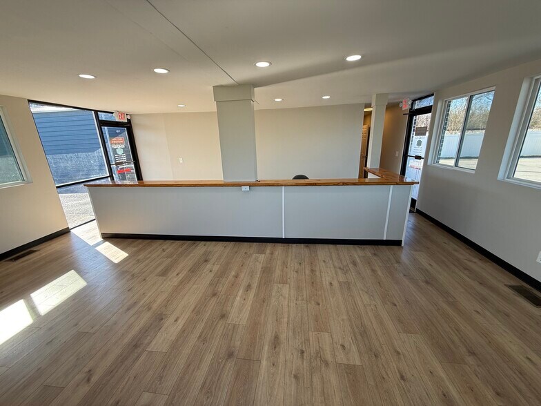 More Photos Of 178 N Lowry St, Smyrna Auto Dealership For Lease