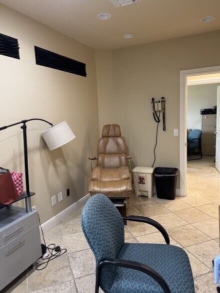 More Photos Of 300-322 NW Bethany Dr, Port Saint Lucie Coworking Space