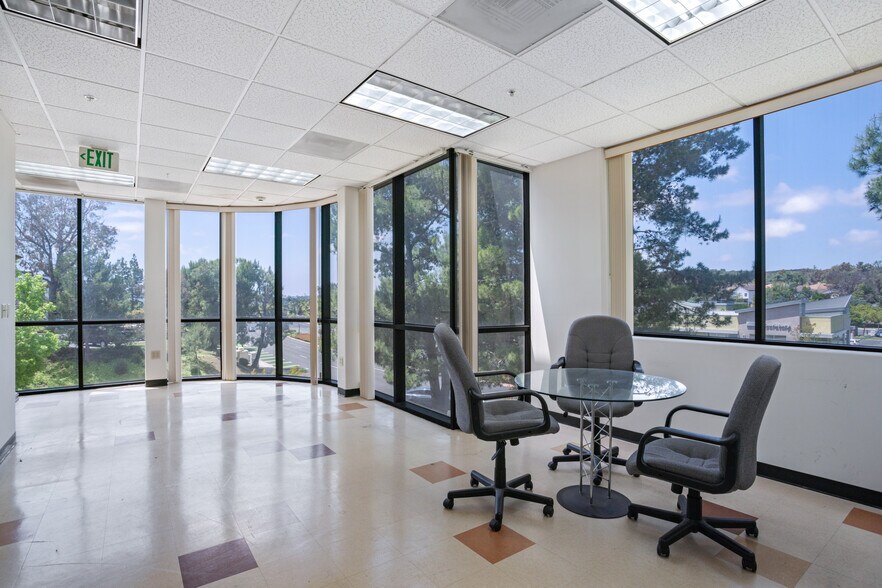 More Photos Of 2320 Cousteau Ct, Vista Light Manufacturing For Lease