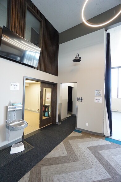 More Photos Of 401 S 7th St, Sunnyside Bank For Sale