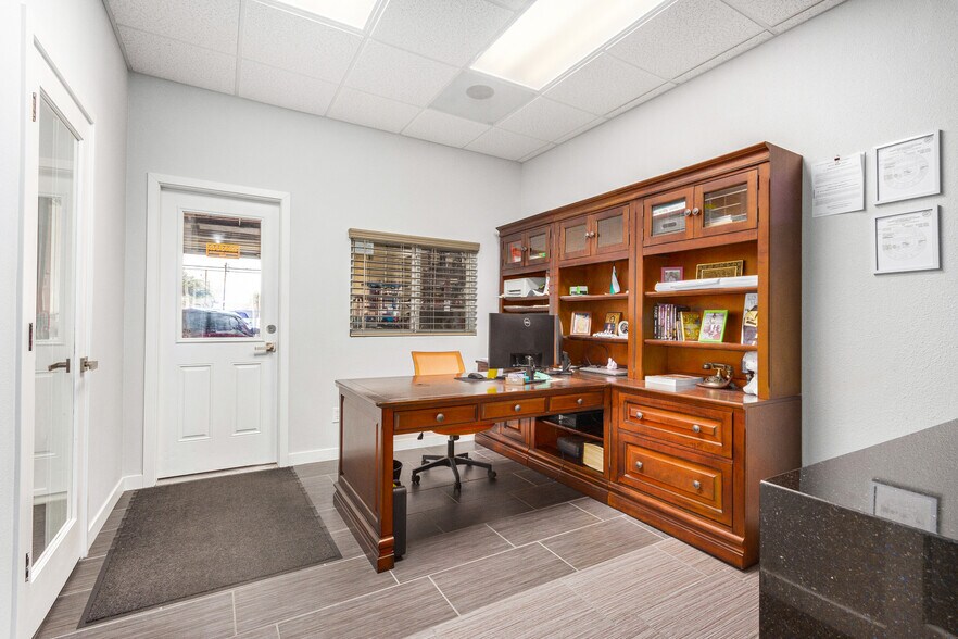 More Photos Of 4105 E University Dr, Phoenix Service For Lease