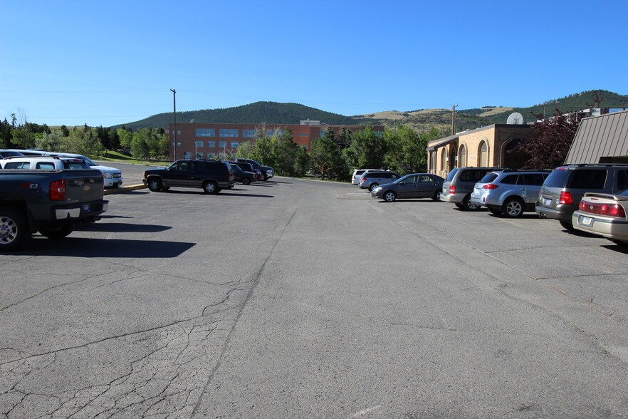 More Photos Of 505 N Sanders St, Helena Storefront Retail Office For Lease