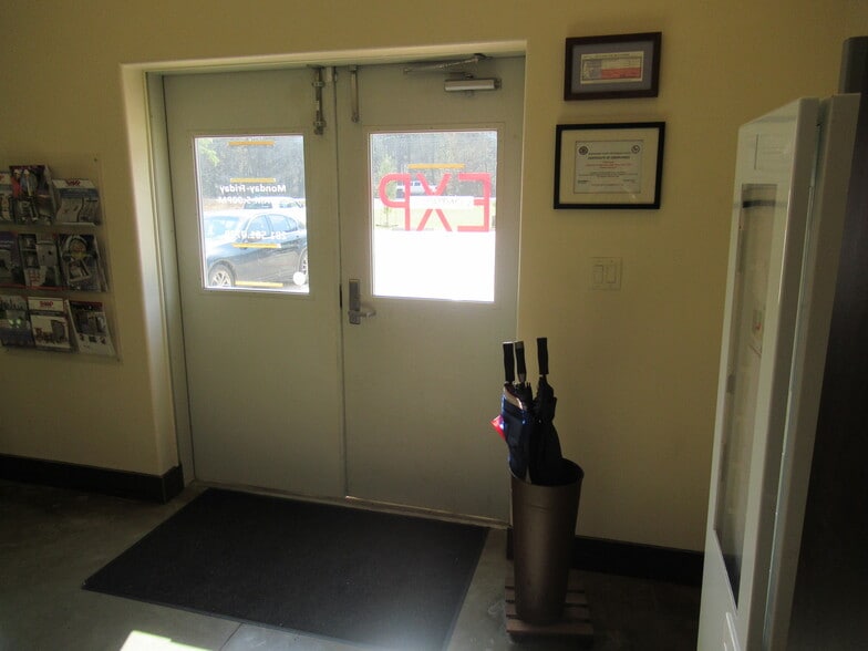 More Photos Of 21061 Gene Campbell Blvd, New Caney Warehouse For Lease