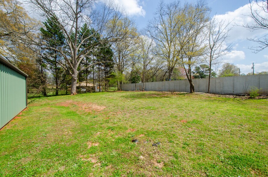 More Photos Of 100 Candler St, Villa Rica Flex For Lease