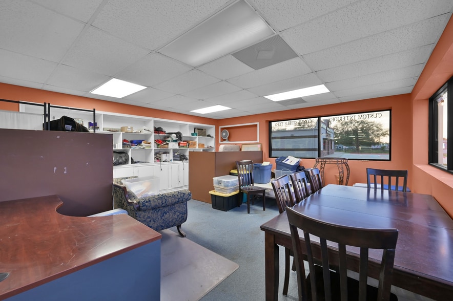 More Photos Of 2819 Louetta Rd, Spring Showroom For Lease