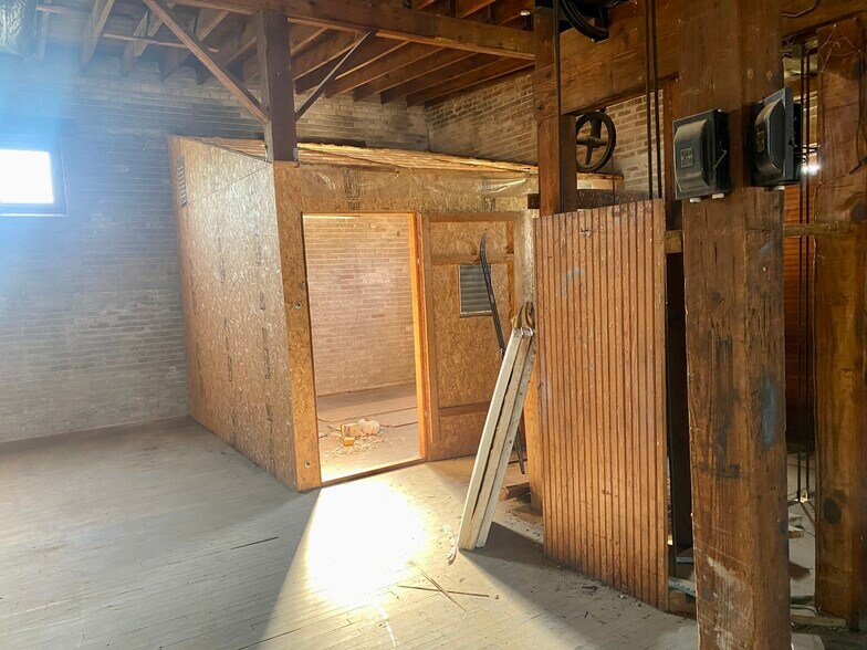 More Photos Of 260 W Stroud St, Randolph Warehouse For Sale