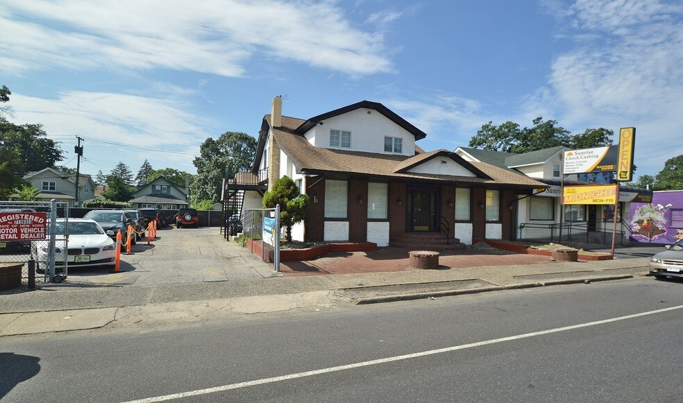 More Photos Of 590 Sunrise Hwy, Baldwin Freestanding For Lease
