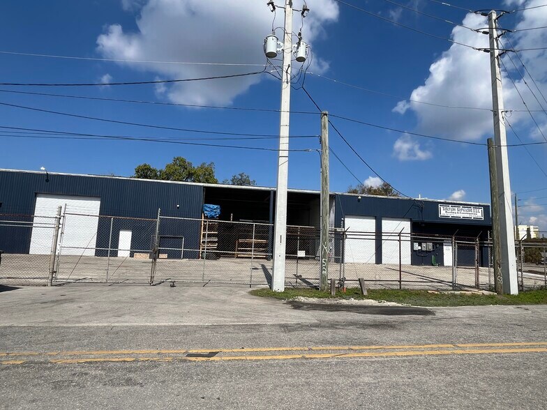 More Photos Of 2585 4th St, Fort Myers Warehouse For Sale