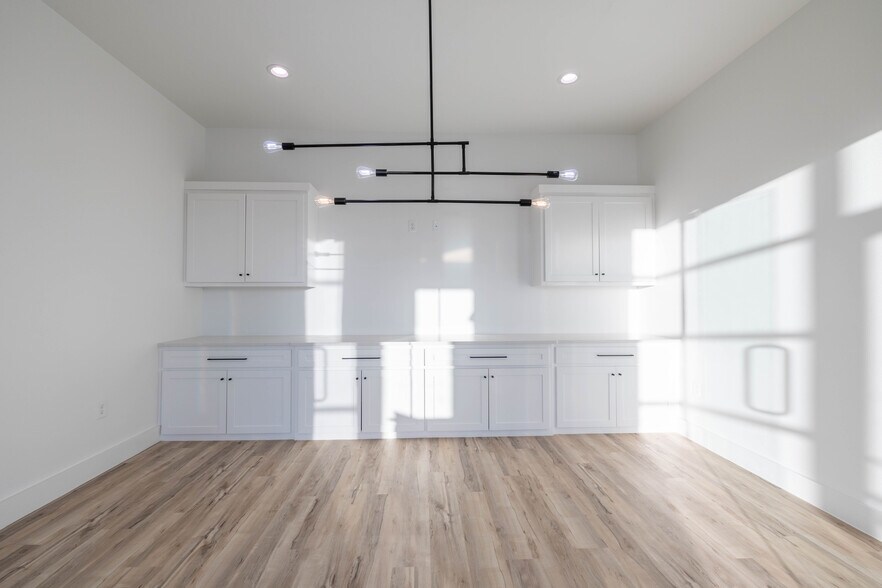 More Photos Of 8343 Upland Ave, Lubbock Office For Sale