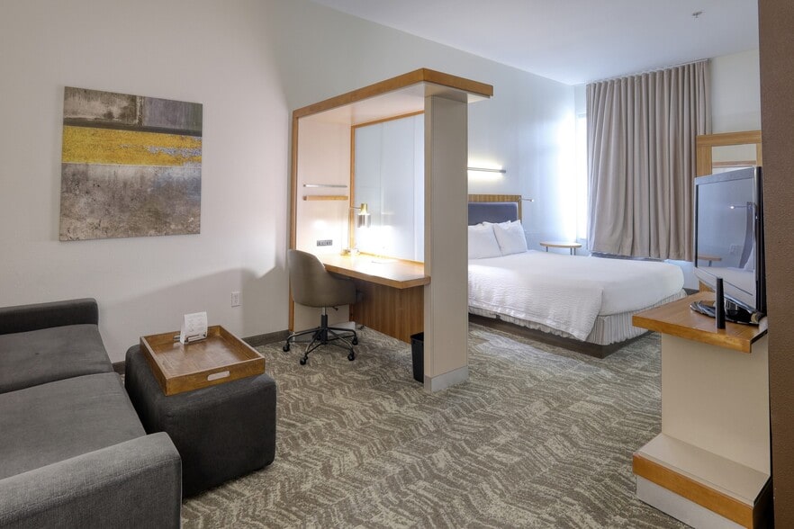 More Photos Of 2120 Nasa 1 Rd, Seabrook Hotel For Sale