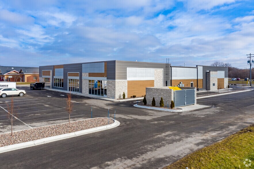 More Photos Of 2670 Monroe Rd, De Pere Freestanding For Lease