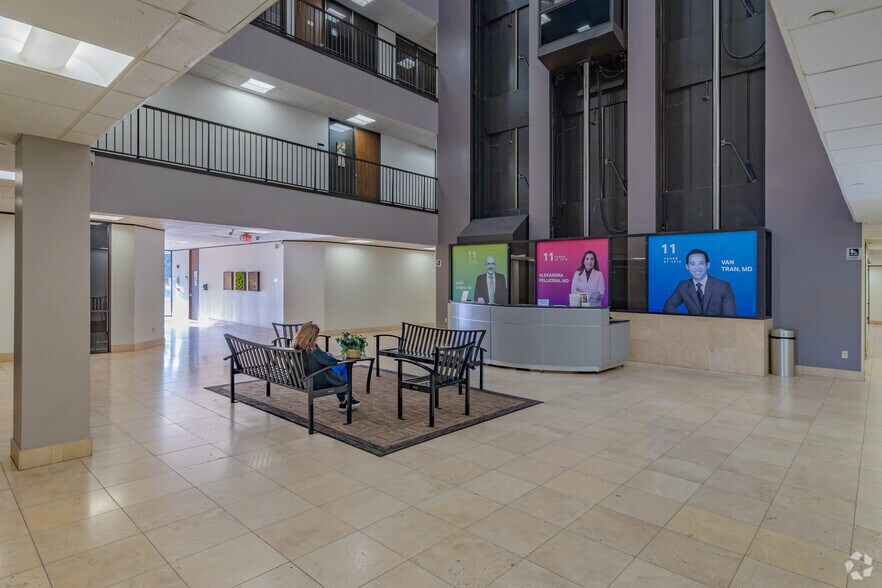 More Photos Of 1919 N Loop W, Houston Medical For Lease