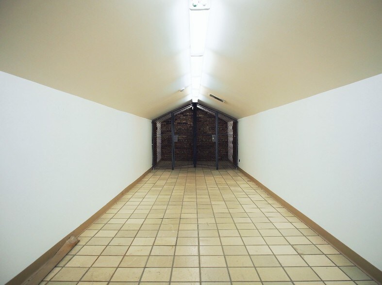 More Photos Of 329-331 S York Rd, Bensenville Daycare Center For Lease