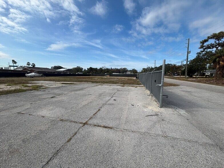 More Photos Of 7806 Maryland Ave, Hudson Land For Lease