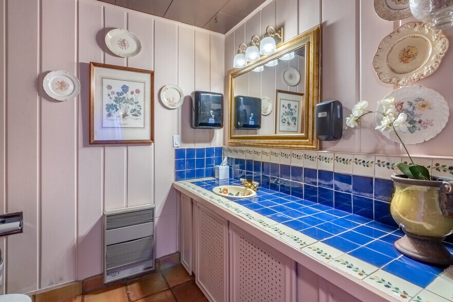 More Photos Of 210 Rapids Ln, Grand Lake Restaurant For Sale