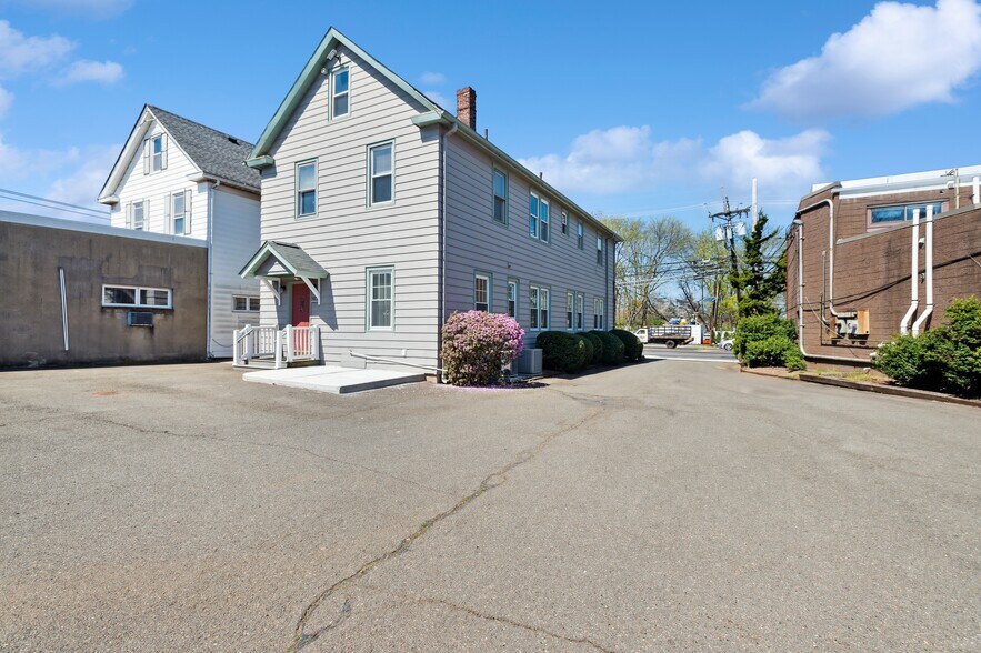More Photos Of 586 Livingston Ave, North Brunswick Office For Sale