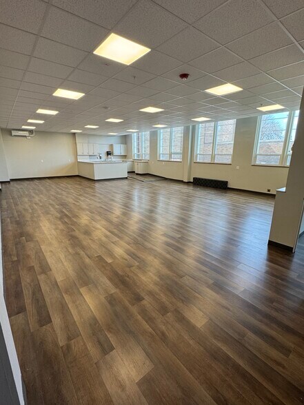 More Photos Of 115 NW State St, Pullman Loft Creative Space For Sale