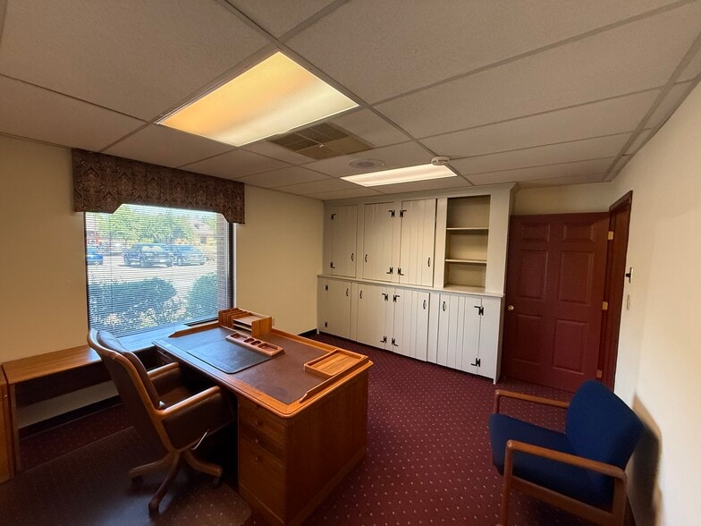More Photos Of 403 Chatham Sq, Fredericksburg Office For Sale