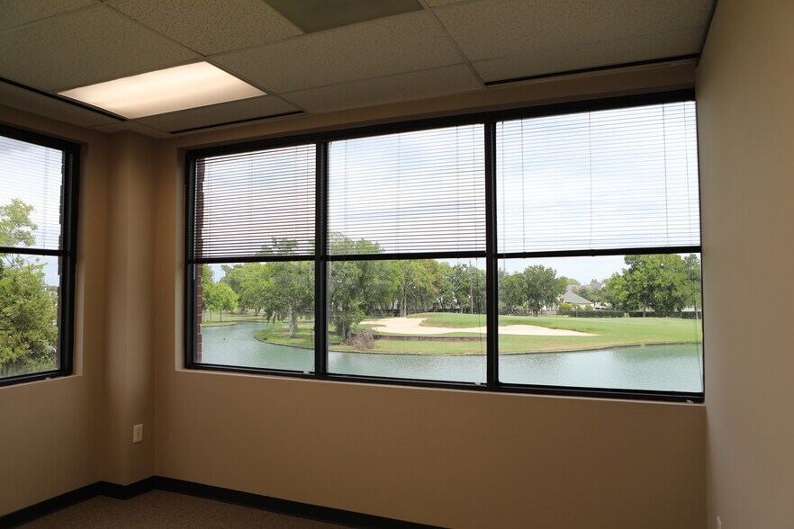 More Photos Of 19855 Southwest Fwy, Sugar Land Office For Lease