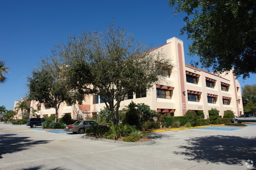 More Photos Of 900 SE Ocean Blvd, Stuart Medical For Sale