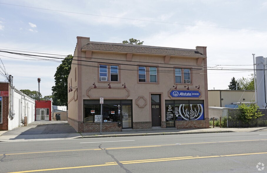More Photos Of 51-53 W Montauk Hwy, Lindenhurst Storefront Retail Residential For Sale