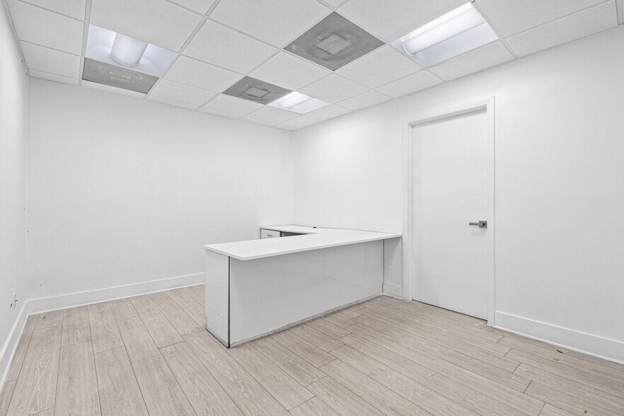 More Photos Of 6330 Manor Ln, South Miami Office For Lease