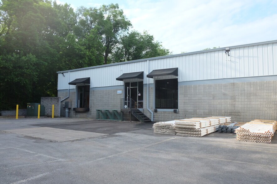 More Photos Of 201 Whitsett Rd, Nashville Warehouse For Lease