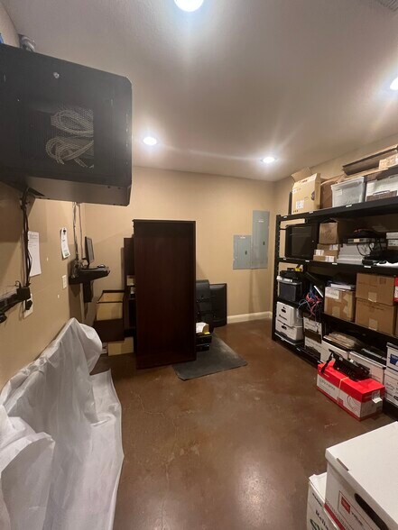 More Photos Of 6413 N State Highway 349, Midland Warehouse For Lease