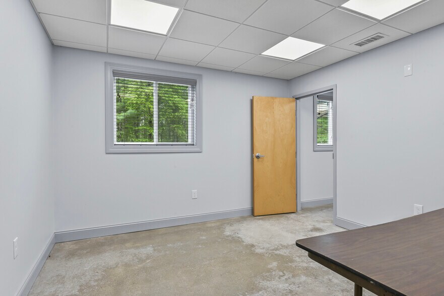 More Photos Of 88 Danielson Pike, Foster Manufacturing For Lease