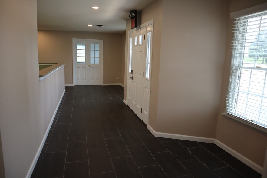 More Photos Of 4101 E 3rd St, Bloomington Office For Lease