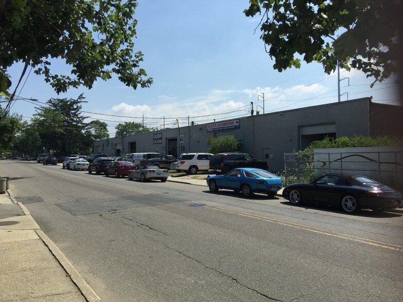 More Photos Of 130-138 Railroad St, Huntington Station Warehouse For Lease