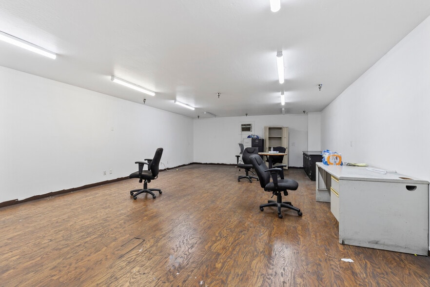 More Photos Of 1321 Railroad Ave, Clovis Warehouse For Sale