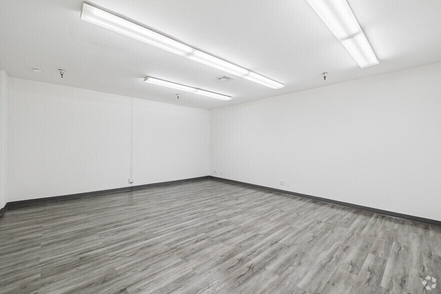More Photos Of 4800 LittleJohn St, Baldwin Park Warehouse For Lease