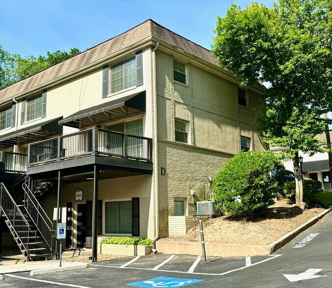 More Photos Of 4651 Roswell Rd NE, Atlanta Office Residential For Lease