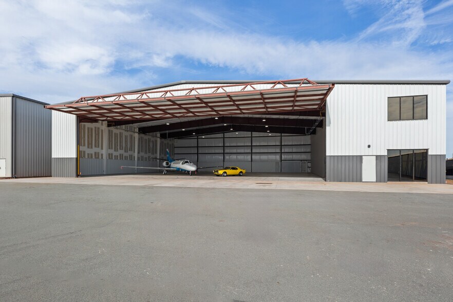 Primary Photo Of 700 Rod Sullivan Rd, Sanford Airplane Hangar For Lease