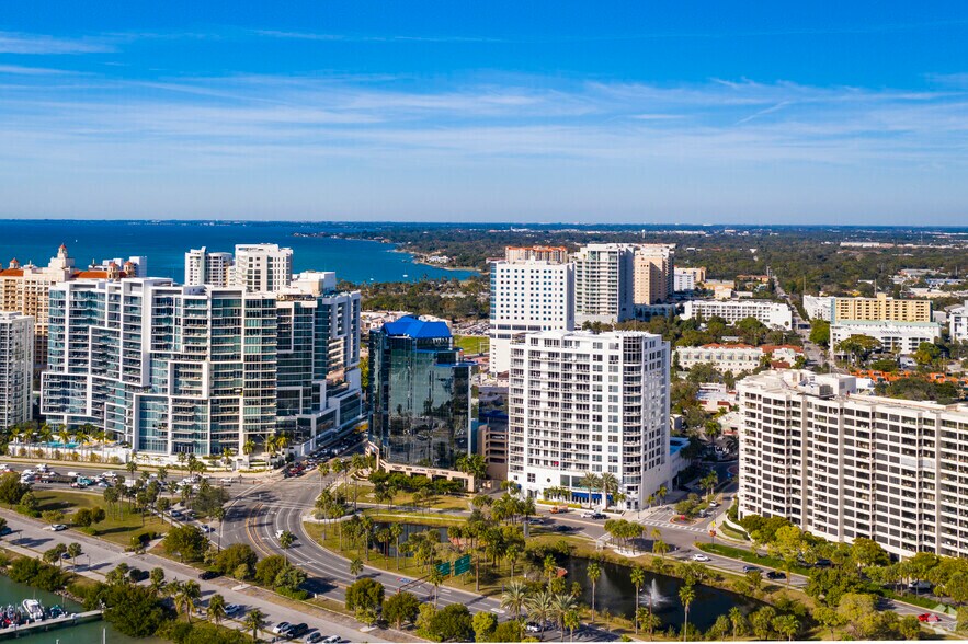 More Photos Of 2 N Tamiami Trl, Sarasota Office For Lease