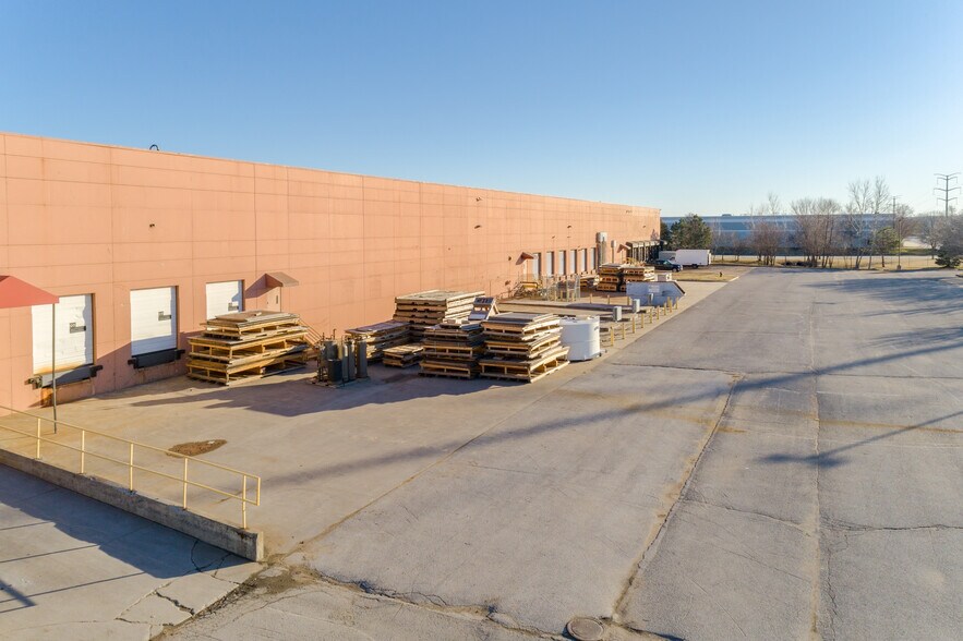 More Photos Of 1 Corporate Woods Dr, Bridgeton Distribution For Sale