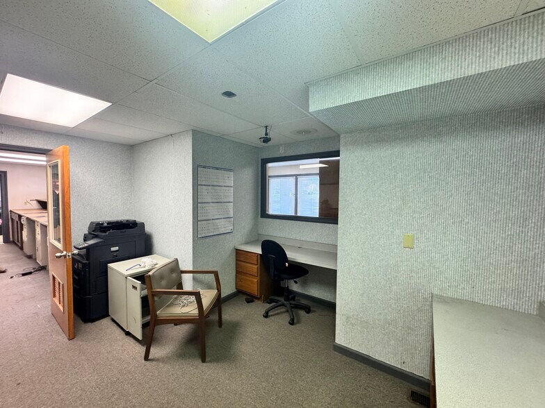 More Photos Of 525 E Hartman Rd, Anderson Medical For Sale