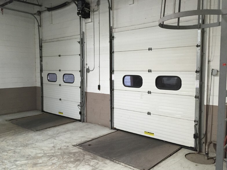 More Photos Of 1050 Ensell Rd, Lake Zurich Industrial For Sale