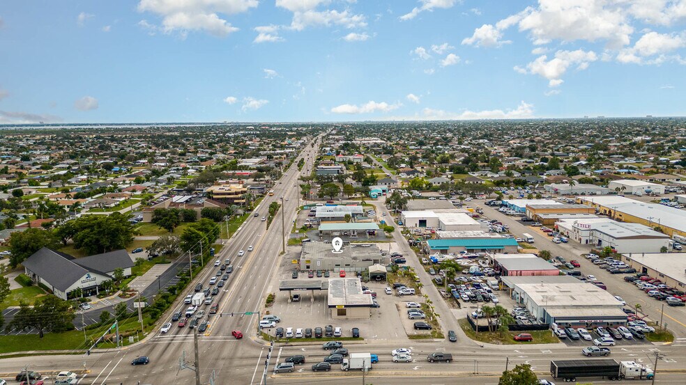 More Photos Of 910-912 Del Prado Blvd S, Cape Coral Freestanding For Lease