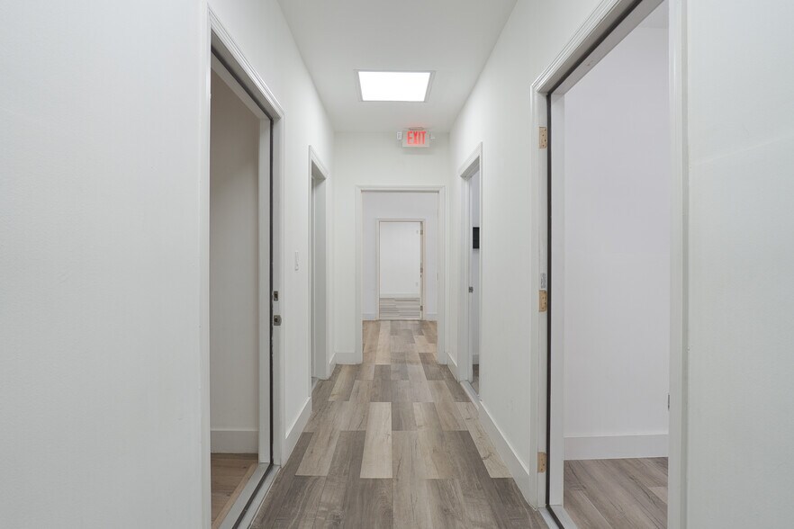 More Photos Of 7313 SW 59th Ct, South Miami Storefront Retail Office For Lease