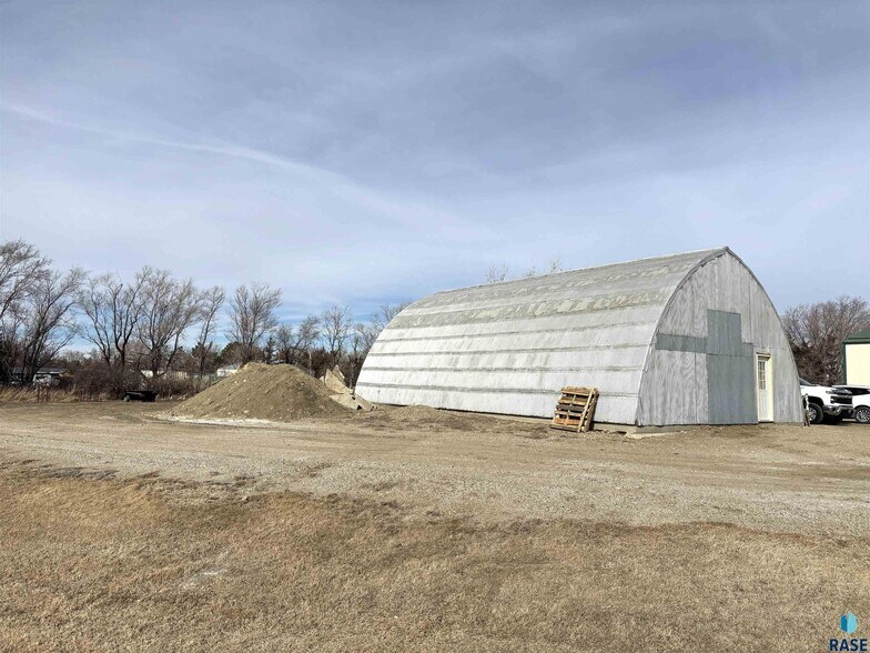 More Photos Of 1603 N Broadway Ave, Miller Industrial For Sale