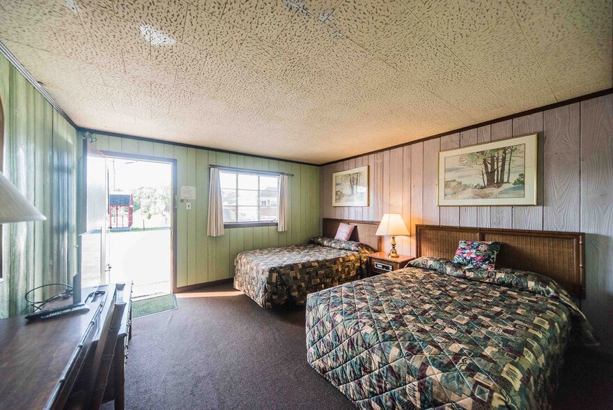 More Photos Of 225 Sturgis Rd, Marion Hotel For Sale